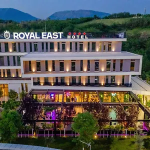 4* فندق Royal East